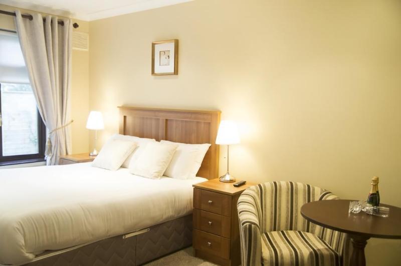 Hillview House Hotel Lusk Buitenkant foto