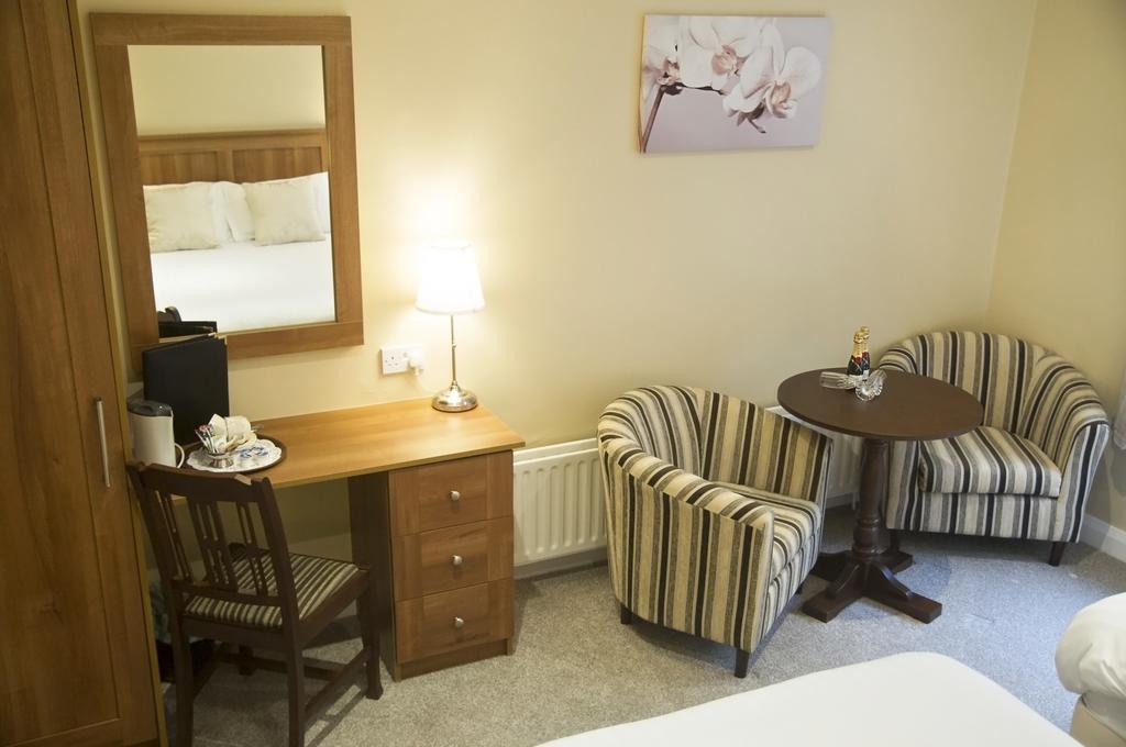 Hillview House Hotel Lusk Buitenkant foto