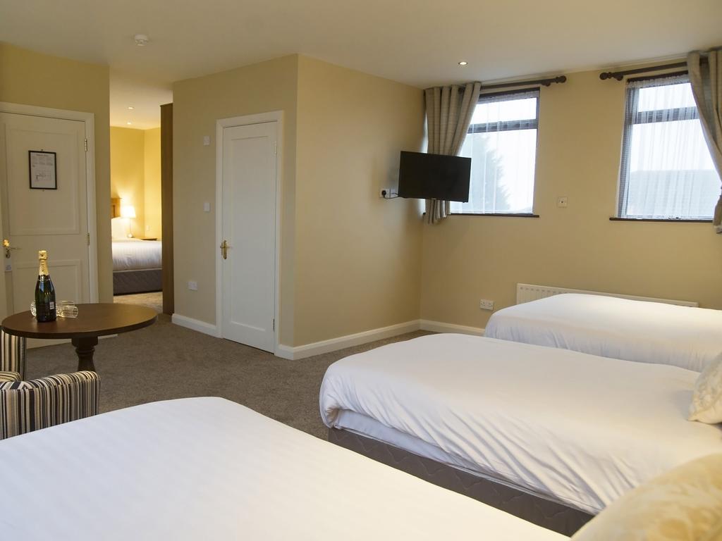 Hillview House Hotel Lusk Buitenkant foto