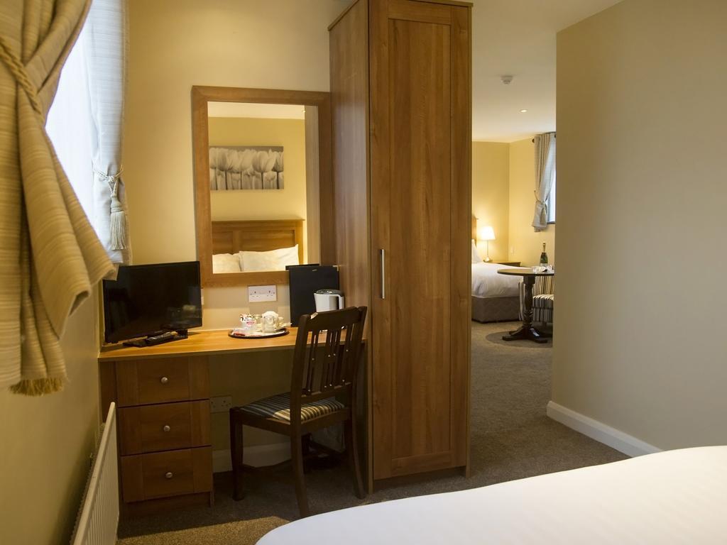 Hillview House Hotel Lusk Buitenkant foto