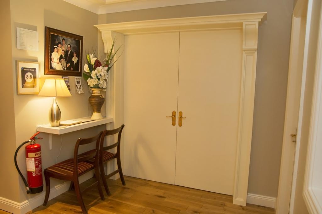 Hillview House Hotel Lusk Buitenkant foto
