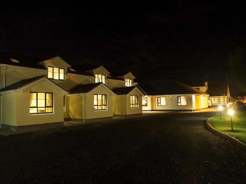 Hillview House Hotel Lusk Buitenkant foto